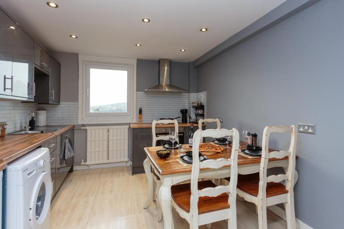 Gorgeous 3-Bed Flat, 15 Minutes To City Centre 爱丁堡 外观 照片