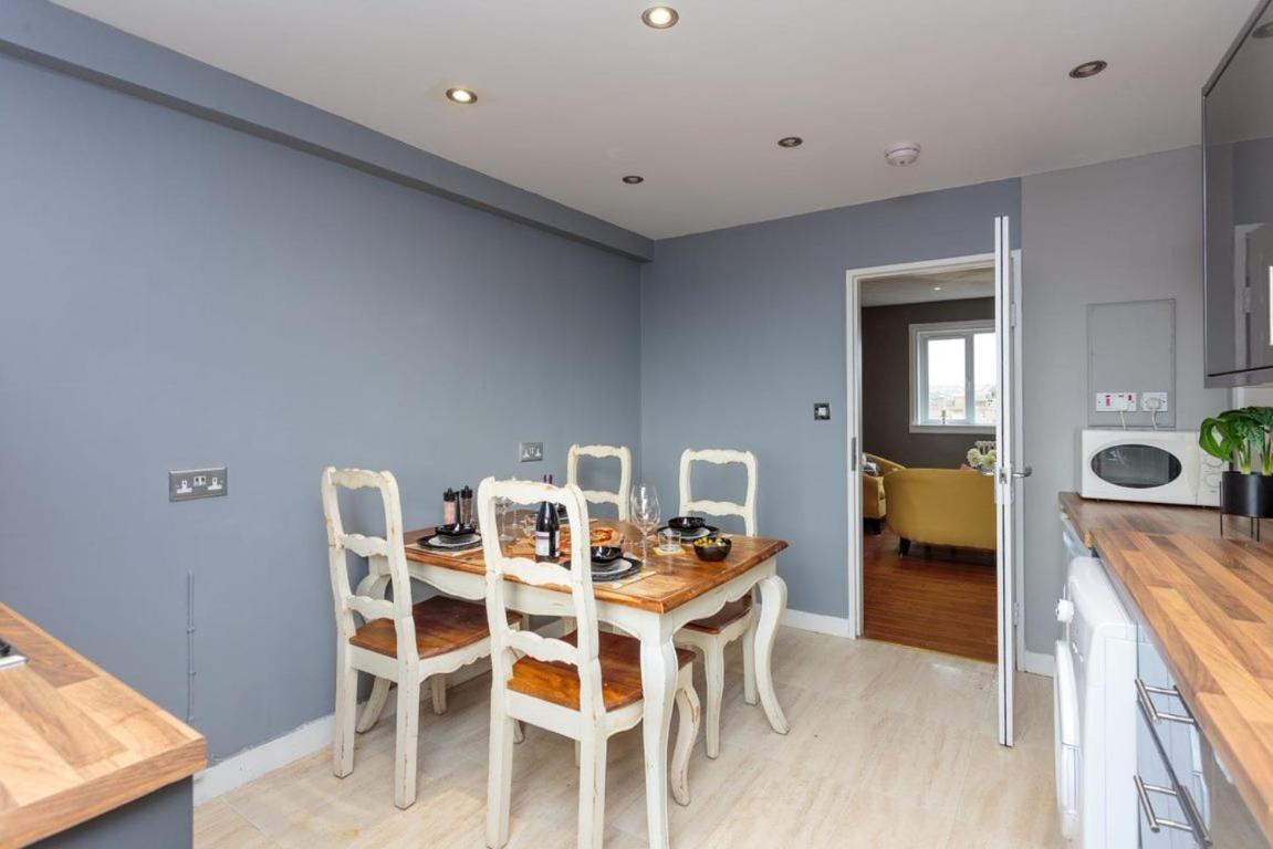 Gorgeous 3-Bed Flat, 15 Minutes To City Centre 爱丁堡 外观 照片
