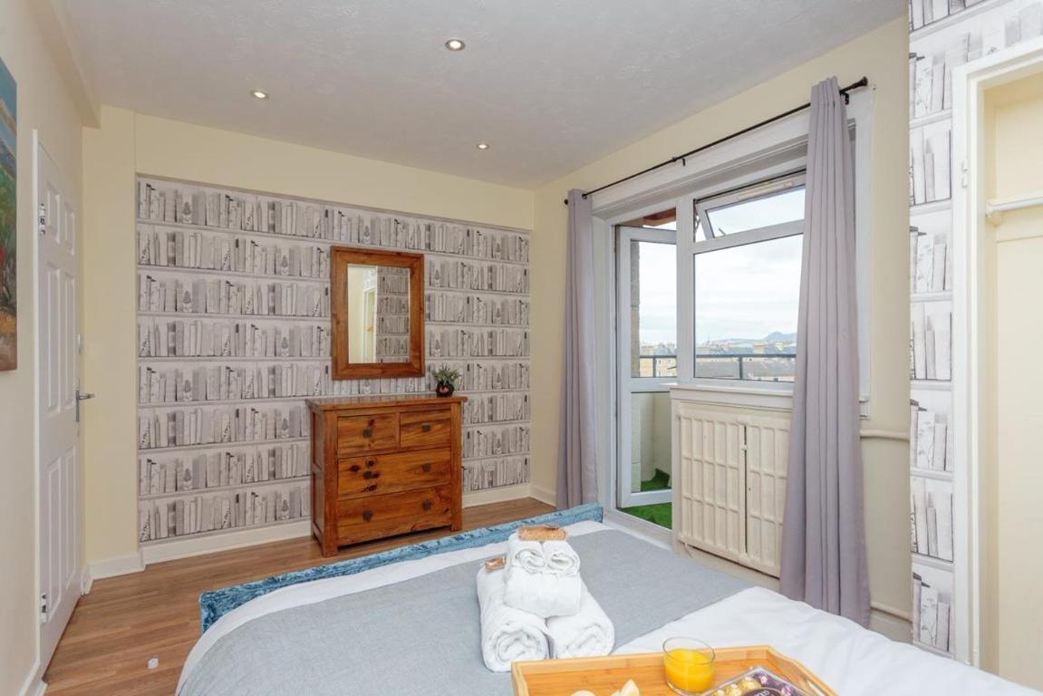 Gorgeous 3-Bed Flat, 15 Minutes To City Centre 爱丁堡 外观 照片
