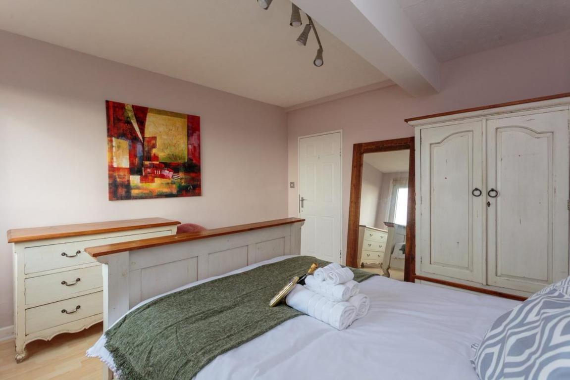 Gorgeous 3-Bed Flat, 15 Minutes To City Centre 爱丁堡 外观 照片