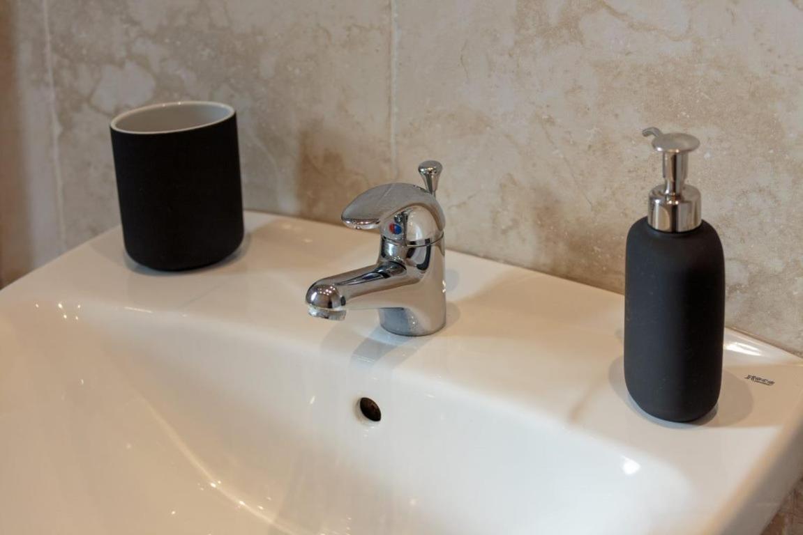 Gorgeous 3-Bed Flat, 15 Minutes To City Centre 爱丁堡 外观 照片